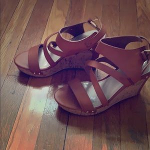 Guess sandals size 7 but fits more like a size 6